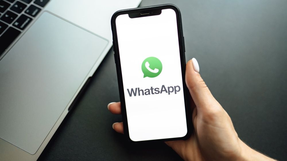 How to delete whatsapp photos in iphone